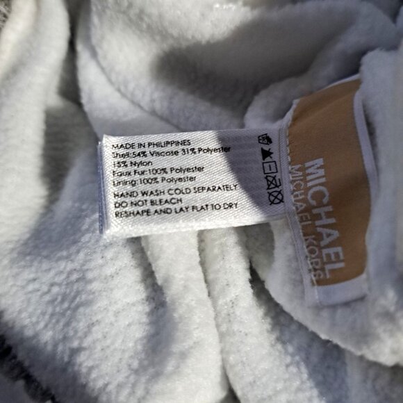 Micheal Kors Grey Faux Fur Beanie NWT - Picture 10 of 11